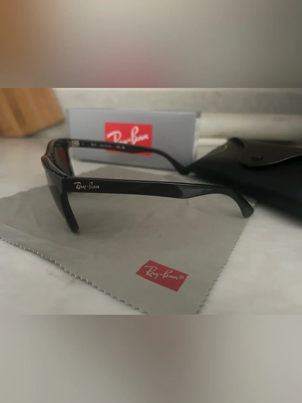 Ray-Ban Wayfarer Sunglasses - Black
